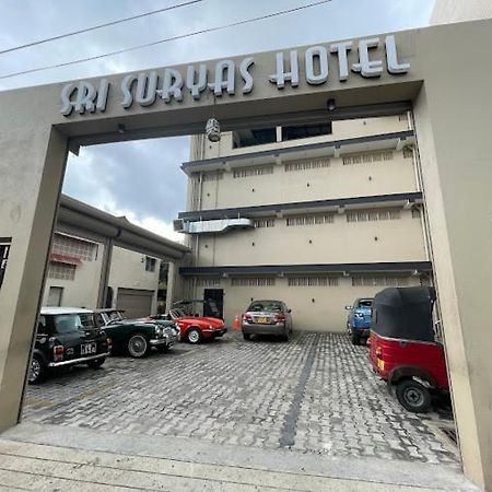 Sri Suryas Hotel コロンボ エクステリア 写真