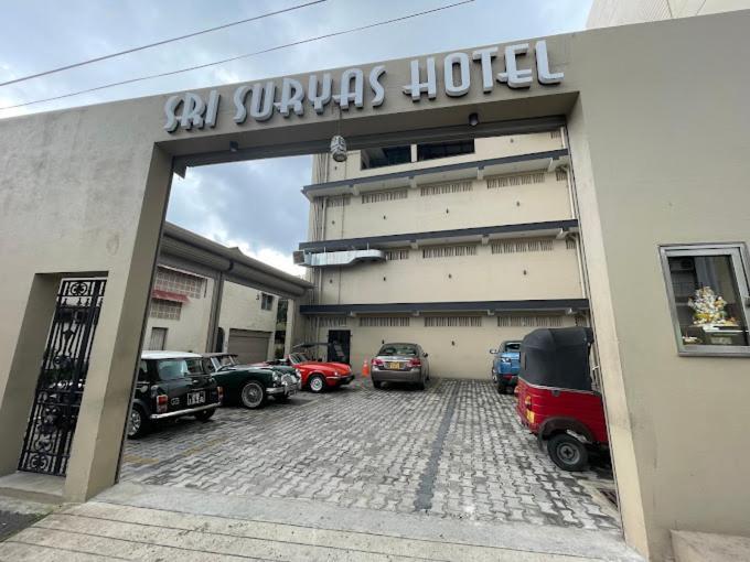 Sri Suryas Hotel コロンボ エクステリア 写真